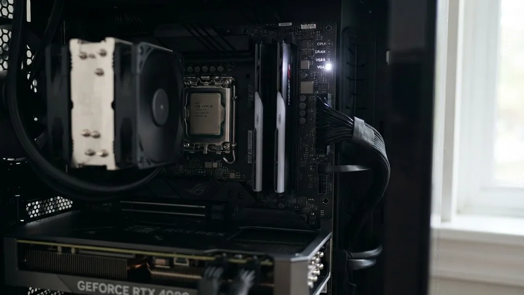 what does white light on motherboard mean